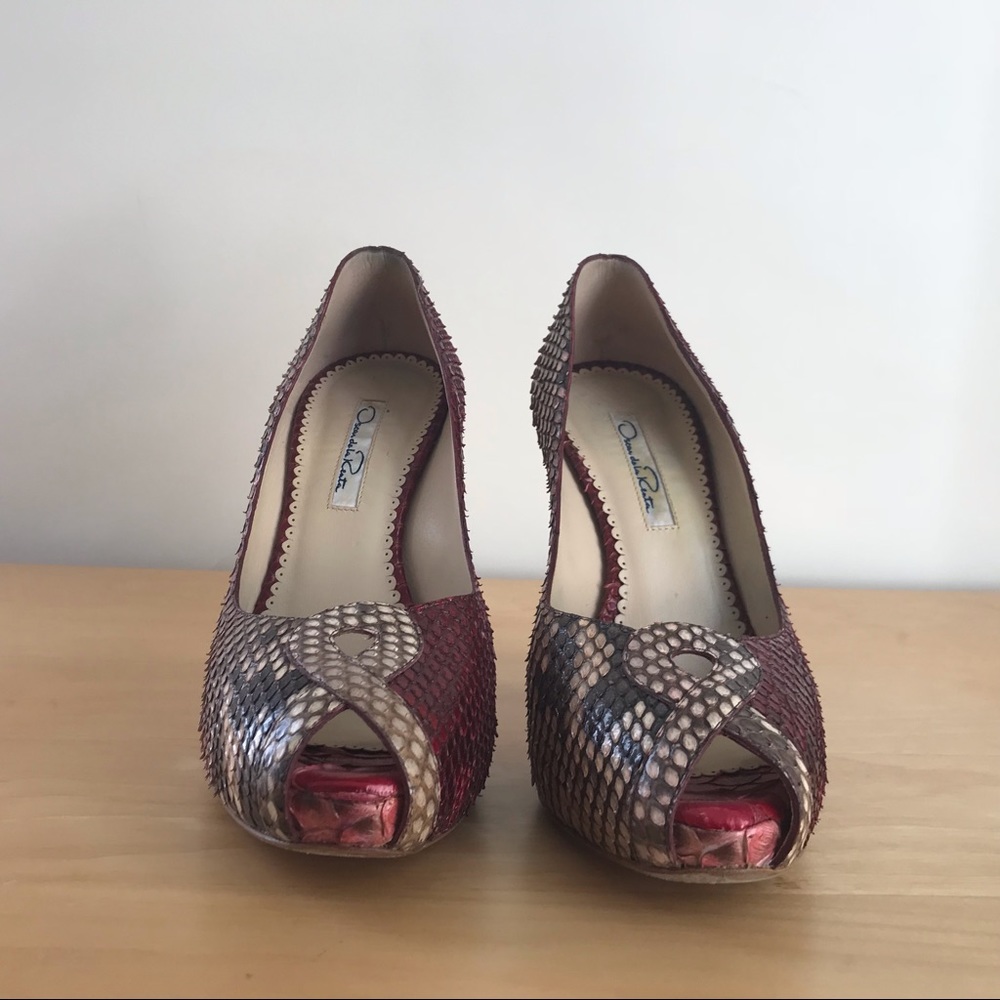 Oscar de le Renta Two-Tone Python Pumps - Picture 6 of 8